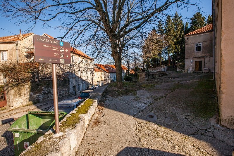 Turistička zajednica grada Sinja dovršila projekt označavanja kulturno ...