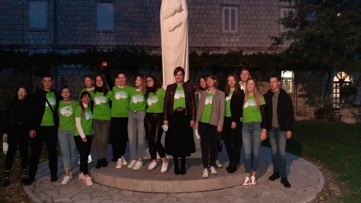 volonteri projekta 72 sata i gradonacelnica